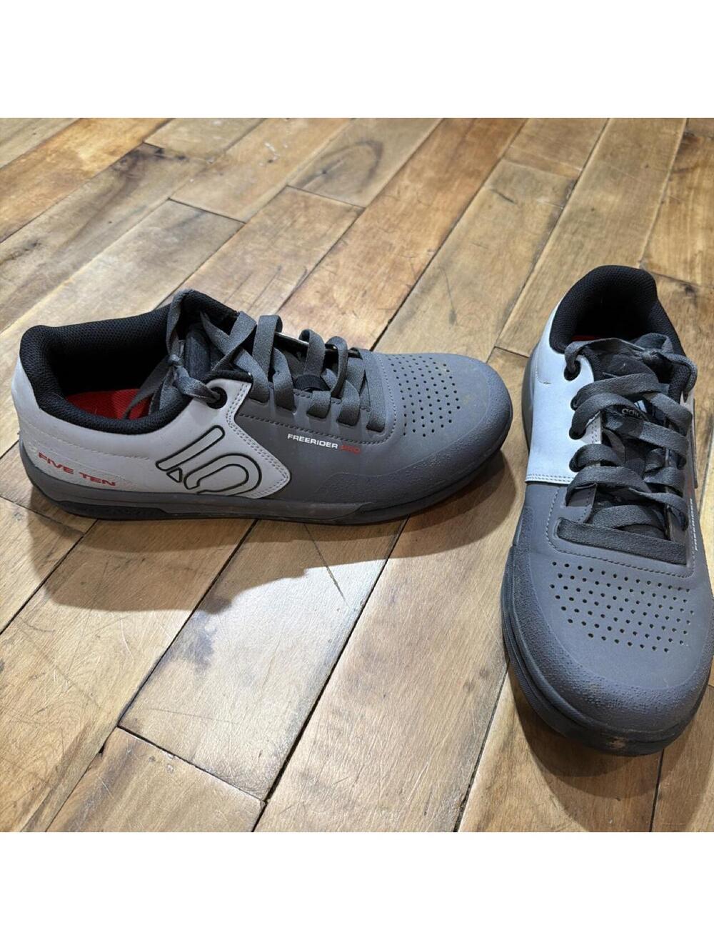 Adidas Men's Grey Trainer